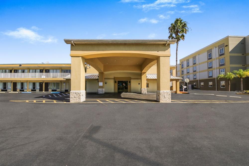 Days Inn By Wyndham Daytona Beach Speedway Exterior photo
