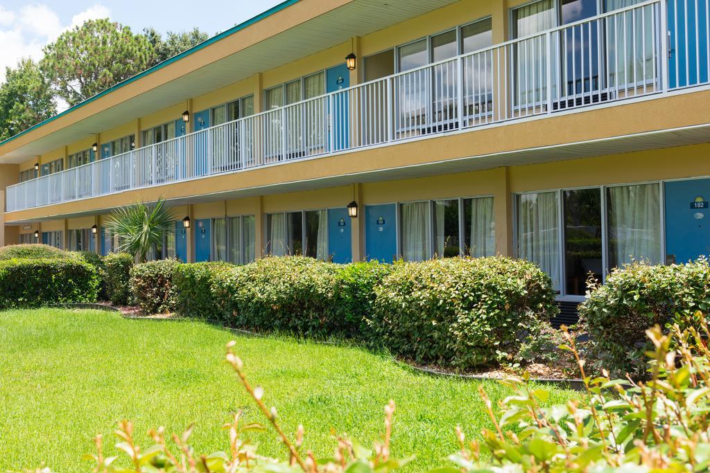 Days Inn By Wyndham Daytona Beach Speedway Exterior photo