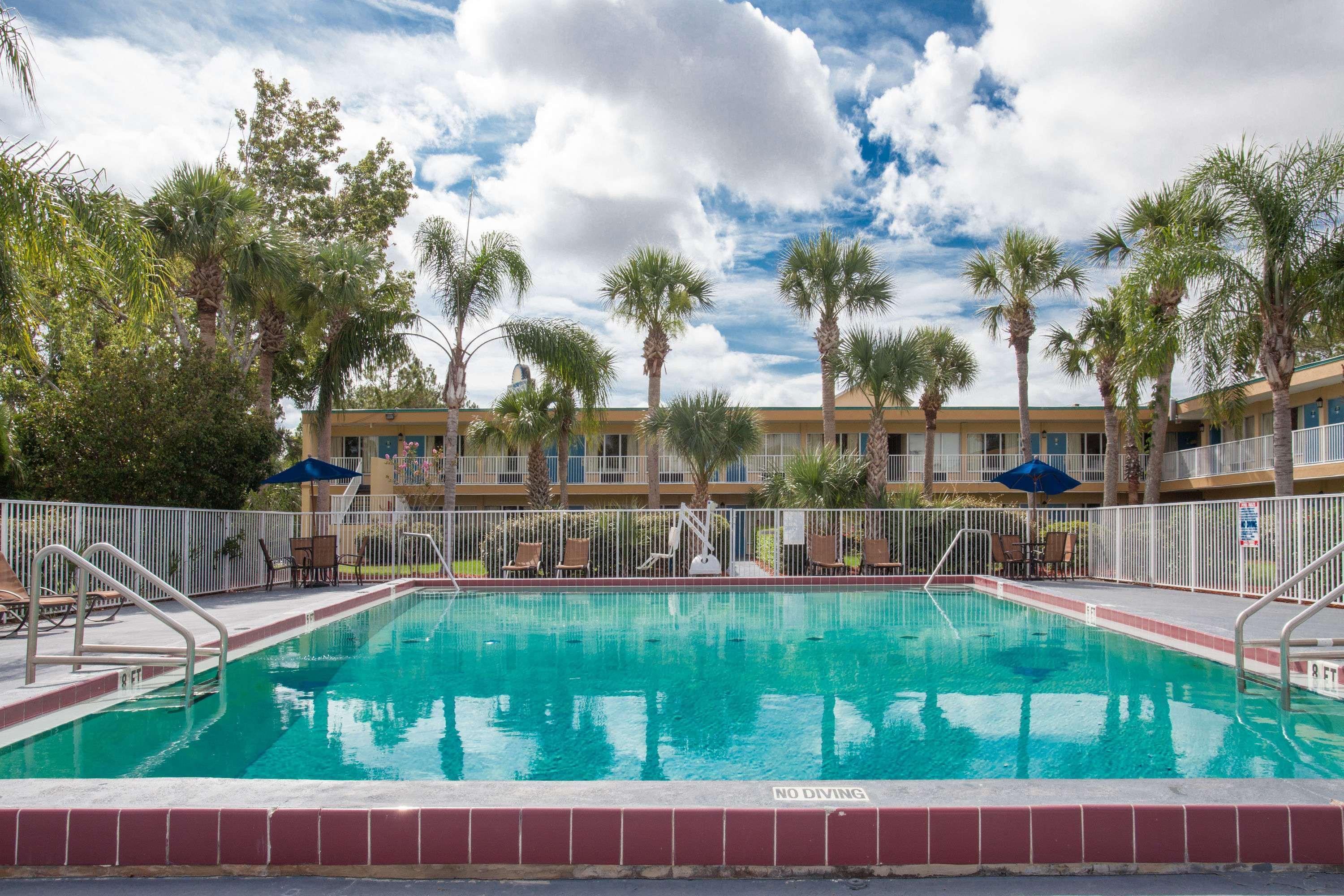 Days Inn By Wyndham Daytona Beach Speedway Exterior photo