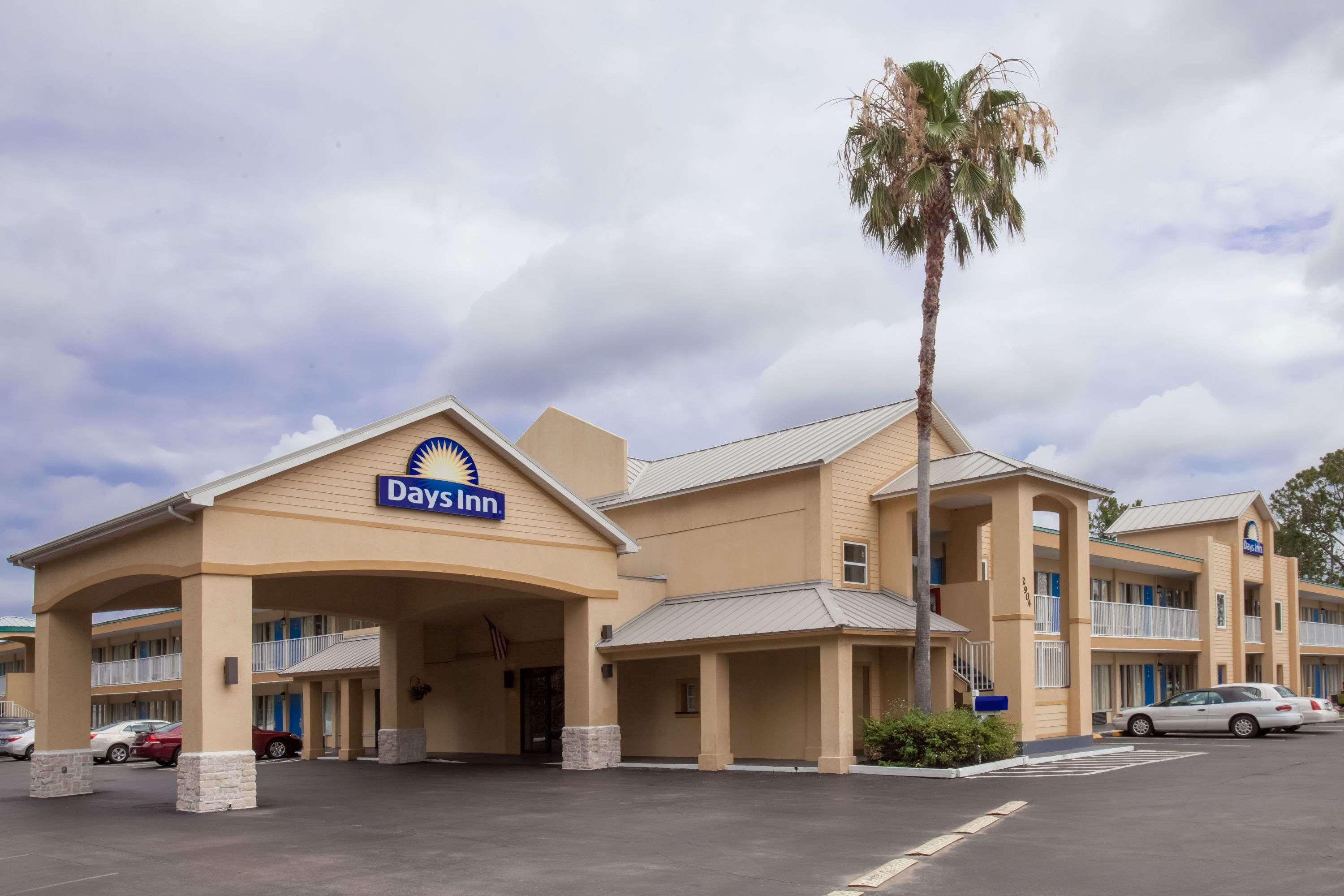 Days Inn By Wyndham Daytona Beach Speedway Exterior photo
